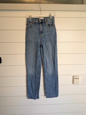 Abercrombie & Fitch 90s Straight Ultra High Rise Jean Size 25 Or 0